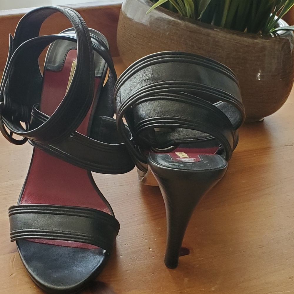 Max Studio Xanti Black Leather Strappy SandalsMa